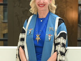 Portrait of Dr Alison Wright